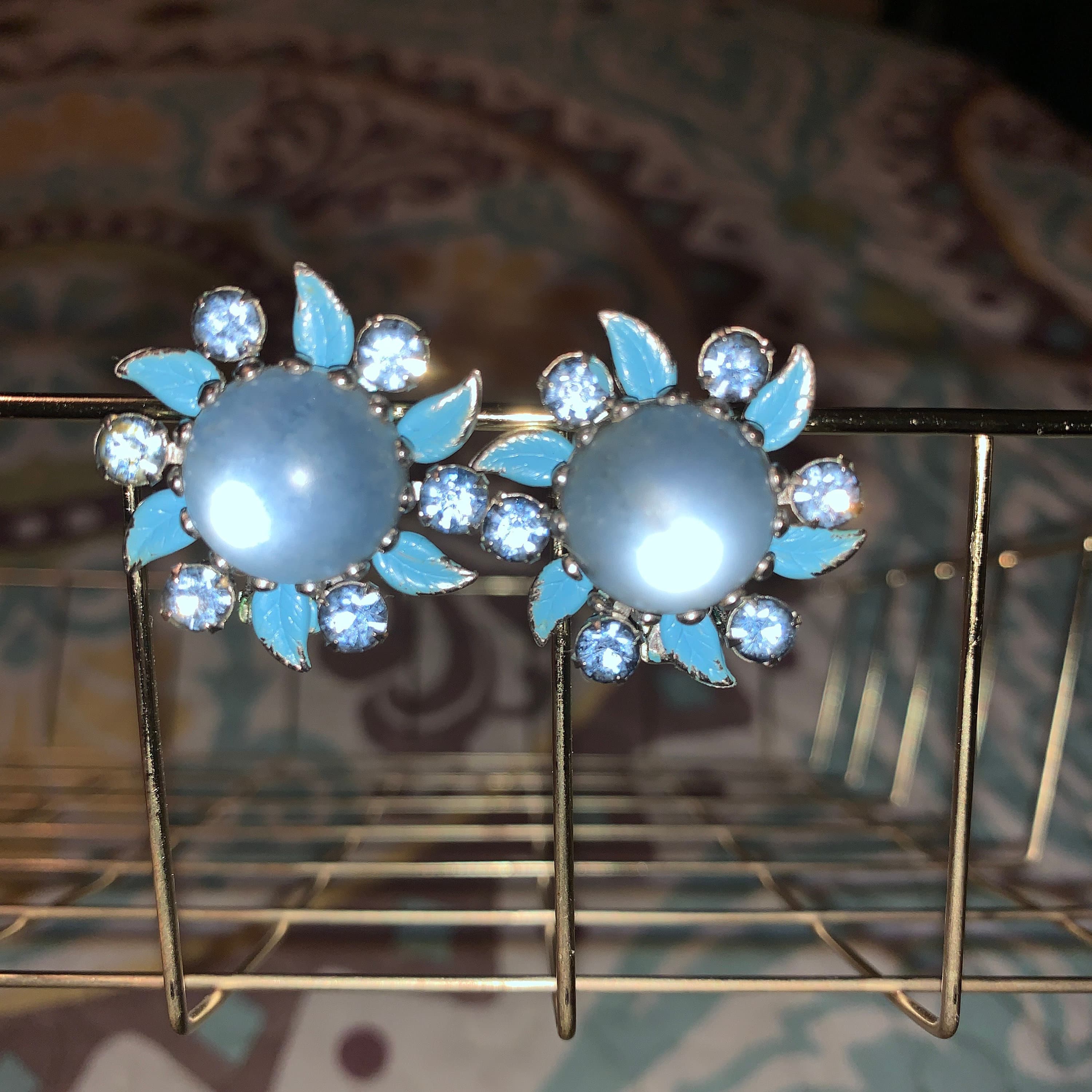 1960’s Vintage & Gorgeous Blue Rhinestone and Frosted Glass Clip Earrings - Thumbnail 4
