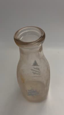 Blue Spruce Dairy Freehold NJ New Jersey one quart milk bottle ( rare) - Thumbnail 4