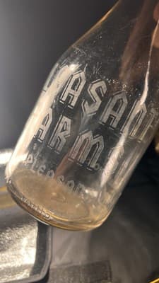 Vintage Van Schoick’s Pleasant Farm Dairy 1 Quart Milk Bottle Point Pleasant NJ - Thumbnail 3