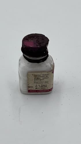 RARE Vintage Grifulvin McNeil Clear Glass Medicine Bottle as display/collectible - Thumbnail 2
