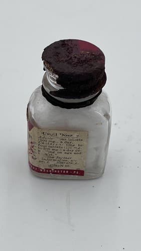RARE Vintage Grifulvin McNeil Clear Glass Medicine Bottle as display/collectible - Thumbnail 3