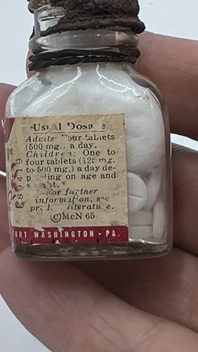 RARE Vintage Grifulvin McNeil Clear Glass Medicine Bottle as display/collectible - Thumbnail 5