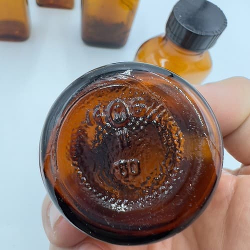 Lot of 5 Early Amber Apothecary Medicine Bottles with lids Early 1900's - Thumbnail 5