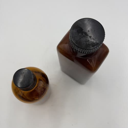 Lot of 2 Early Amber Apothecary Medicine Bottles with lids - Thumbnail 2