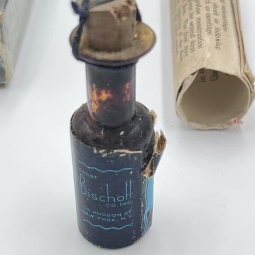 Early 1900's Bischoff Styptysate hemostatic bottle with some contents RARE - Thumbnail 3