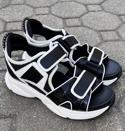 Rare Michael Kors Harvey Black White Sandals Women's 8.5 NEW
