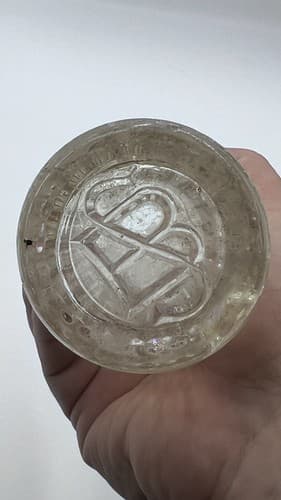 RARE Saunders Bros Beverages Newark NJ Soda bottle Embossed 6 1/2oz - Thumbnail 4
