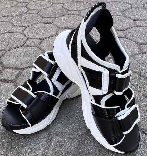 Rare Michael Kors Harvey Black White Sandals Women's 8.5 NEW - Thumbnail 2