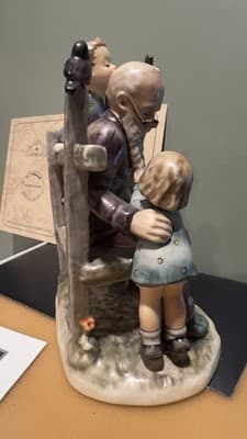 M.J.Hummel Goebel At Grandpa's #51 Figurine with COA & Box - Thumbnail 4