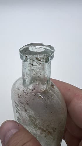 DR. TOBIAS NEW YORK VENETIAN LINIMENT OLD MEDICINE BOTTLE - Thumbnail 3
