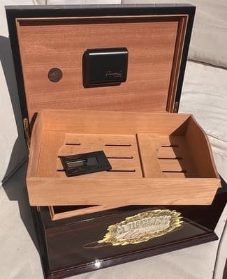 H Upmann Humidor Large Cigar Box - Thumbnail 6