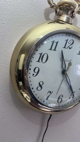 VINTAGE MID CENTURY UNITED MODEL 370 Brass POCKET WATCH WALL CLOCK - Works - Thumbnail 3