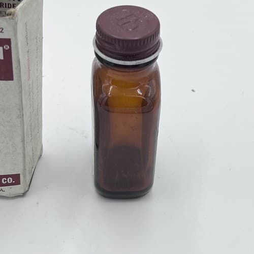 RARE Camoquin Parke Davis Malarial Amber Glass Medicine Bottle EMPTY - Thumbnail 3