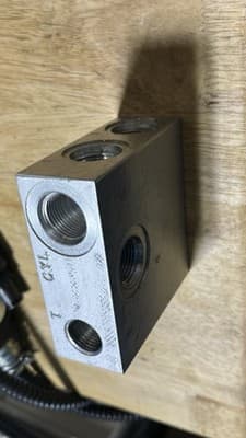 Selling Precision Hydraulic Manifold 20982 - Thumbnail 12