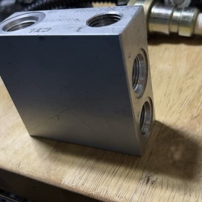 Selling Precision Hydraulic Manifold 20982 - Thumbnail 9