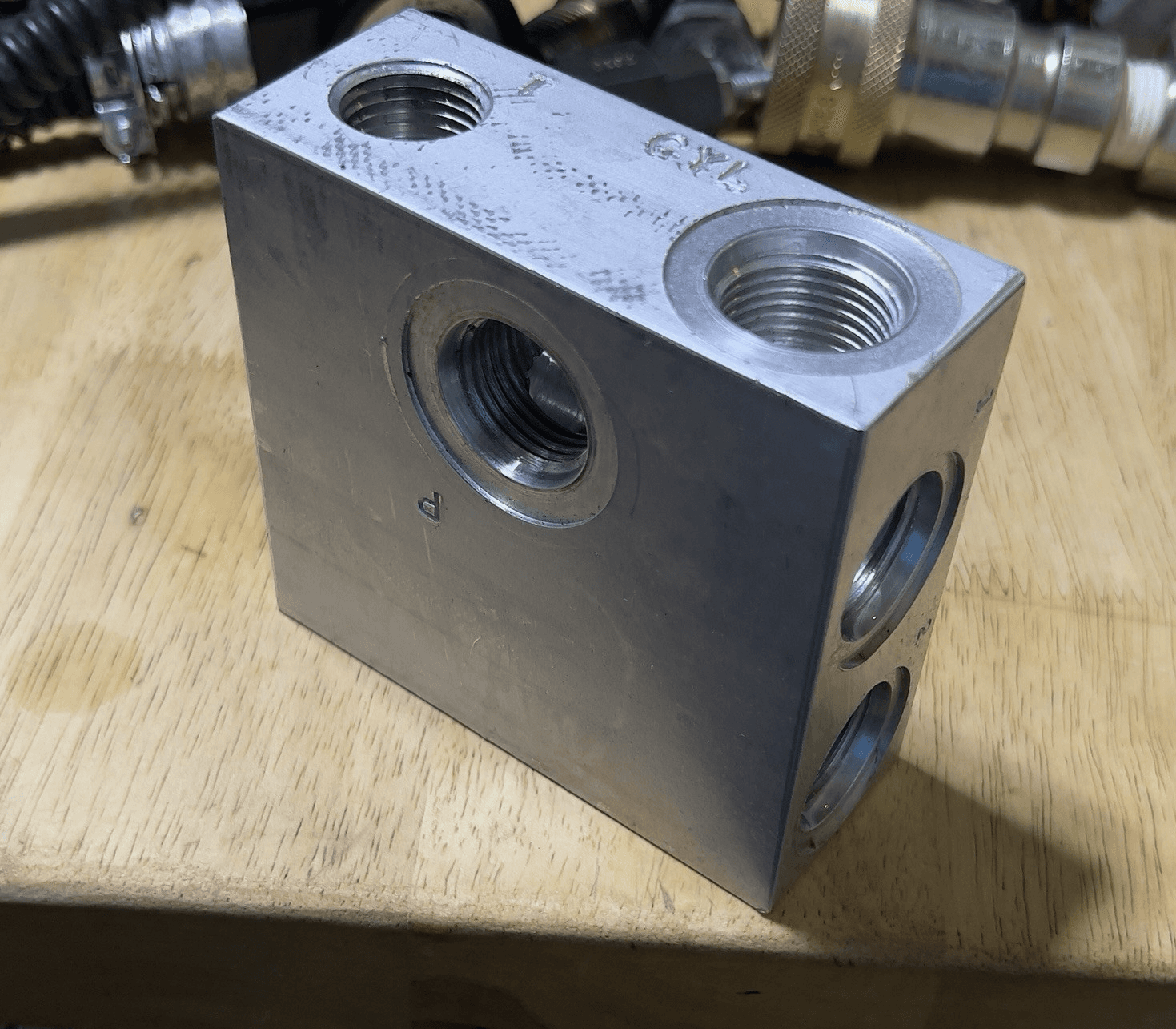Selling Precision Hydraulic Manifold 20982 - Thumbnail 10