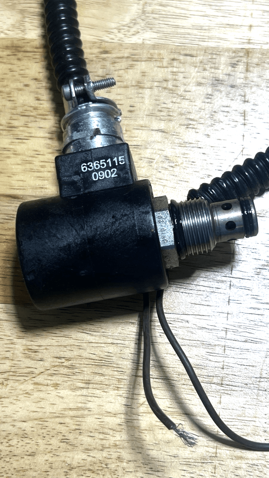 Hydraforce SV10-20 Solenoid Valve Cartridge with 6365115 valve coil - Thumbnail 5