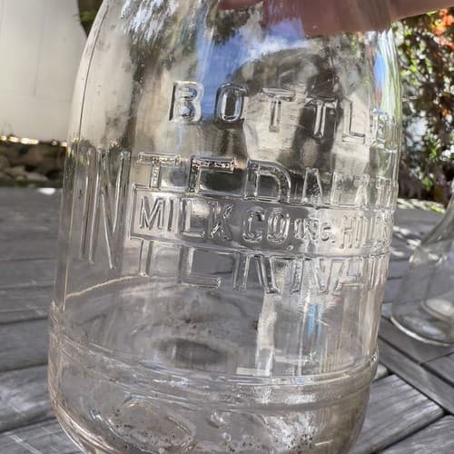 Vintage International Milk Company 1 Quart Milk Bottle from Hillside New Jersey - Thumbnail 2