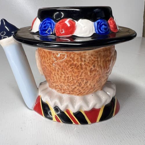 James Sadler Teapot, Characters of England Series, the Beefeater - Thumbnail 4