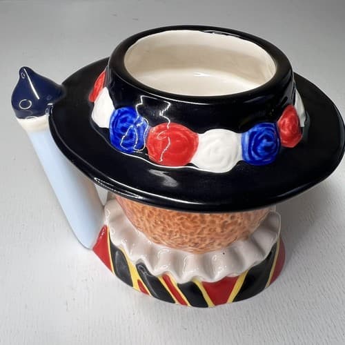 James Sadler Teapot, Characters of England Series, the Beefeater - Thumbnail 3