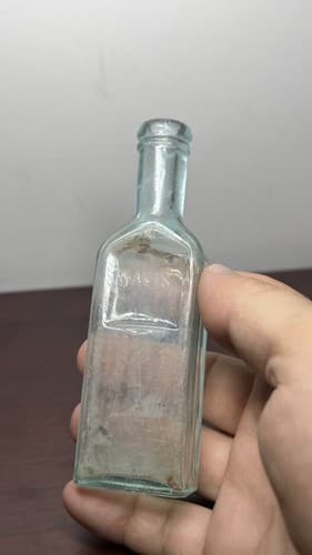 Vintage DAVIS PAINKILLER VEGETABLE EMBOSSED BOTTLE AQUA EMPTY - Thumbnail 2