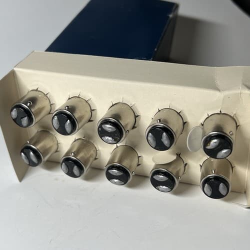 New Box of 10 Telemecanique DL1BA110 Bulbs (140V, 7W) - Thumbnail 2
