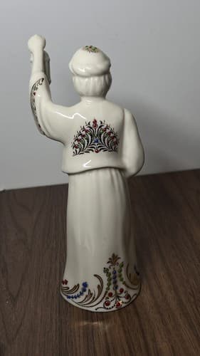 LENOX Nativity CHINA JEWELS INNKEEPER Holding Lantern Excellent Condition - Thumbnail 3
