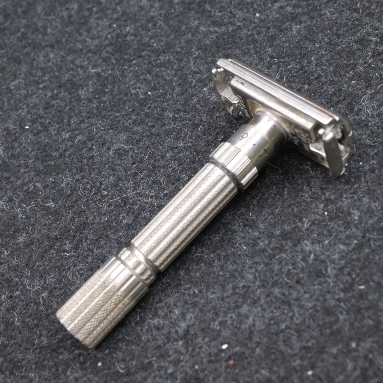 Vintage Gillette Fatboy Adjustable Safety Razor/F3 1960 - Thumbnail 7