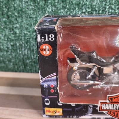 1998 Maisto Harley-Davidson 95th Anniversary 1:18 Series 3 FXDWG Dyna Wide Glide - Thumbnail 2