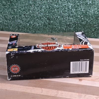 1998 Maisto Harley-Davidson 95th Anniversary 1:18 Series 3 FXDWG Dyna Wide Glide - Thumbnail 10