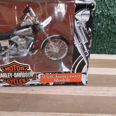 1998 Maisto Harley-Davidson 95th Anniversary 1:18 Series 3 FXDWG Dyna Wide Glide - Thumbnail 3