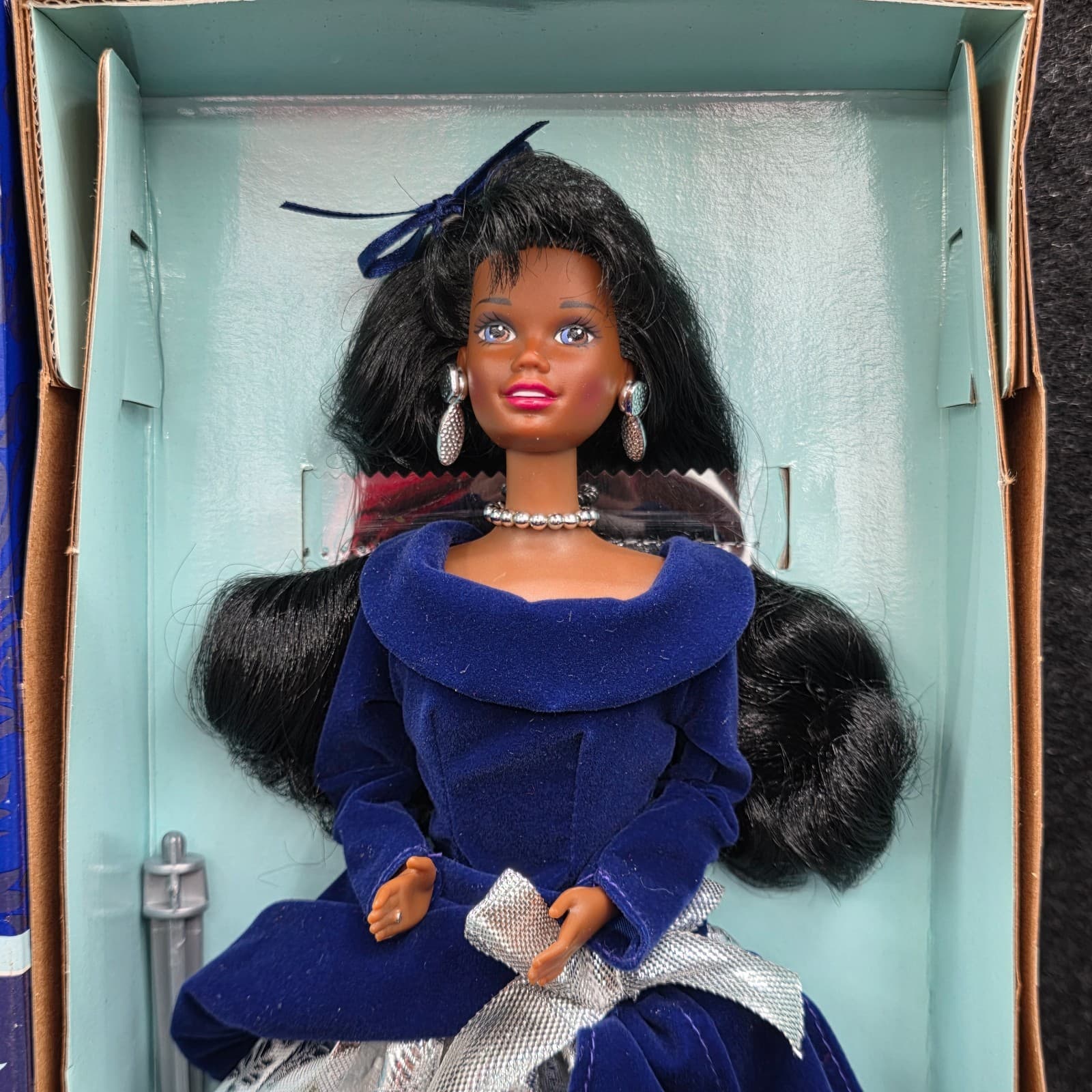 NEW Avon Winter Velvet African American Barbie Doll Special Edition Mattel 1995 - Thumbnail 11