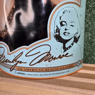 Marilyn Monroe Collectors Series #5 Fur Fantasy Marilyn Doll - Vintage 1993 New - Thumbnail 2