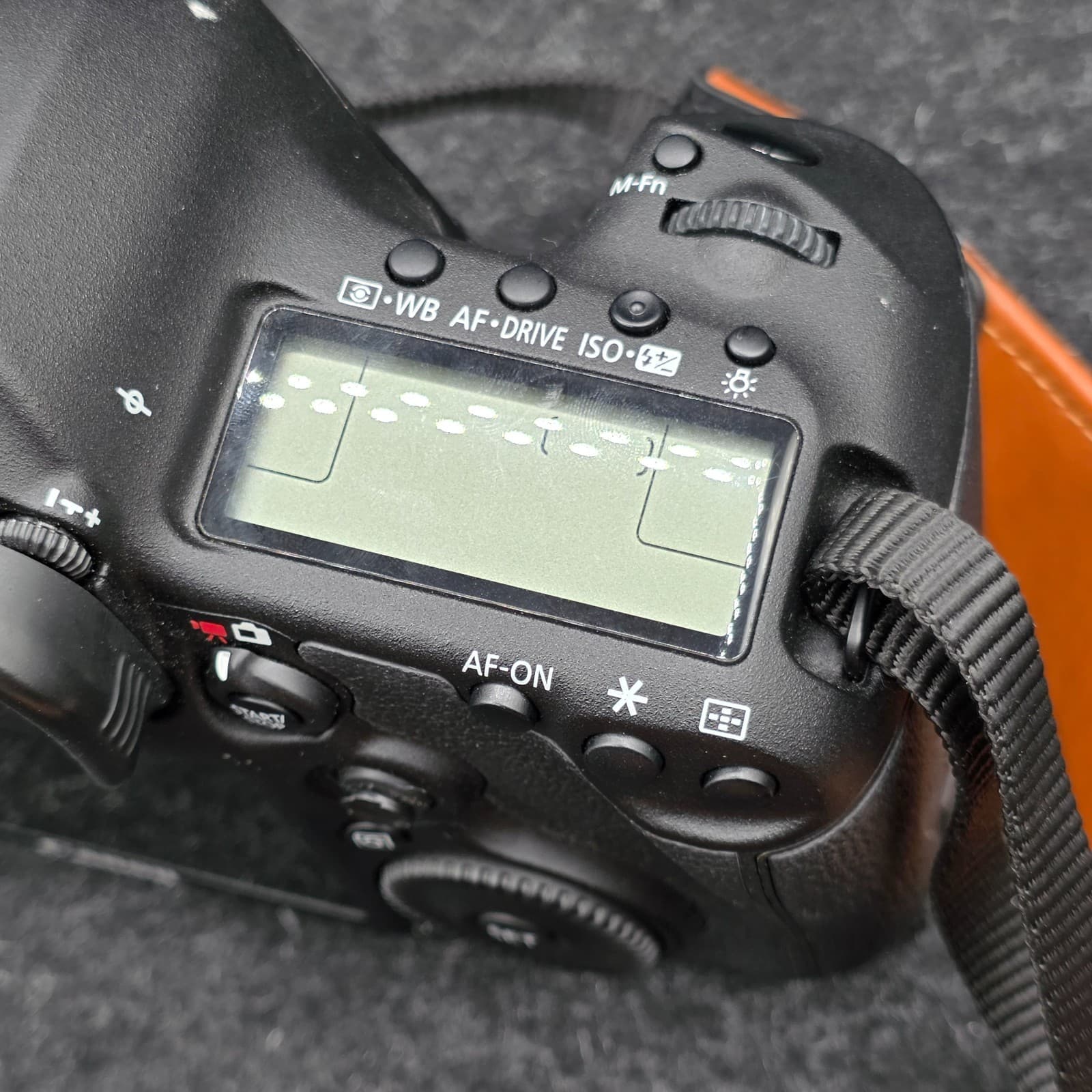 Canon EOS 5D MARK III 22.3MP Digital SLR Camera Body - Thumbnail 4