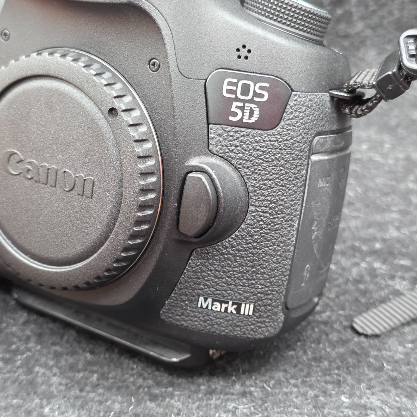 Canon EOS 5D MARK III 22.3MP Digital SLR Camera Body - Thumbnail 2