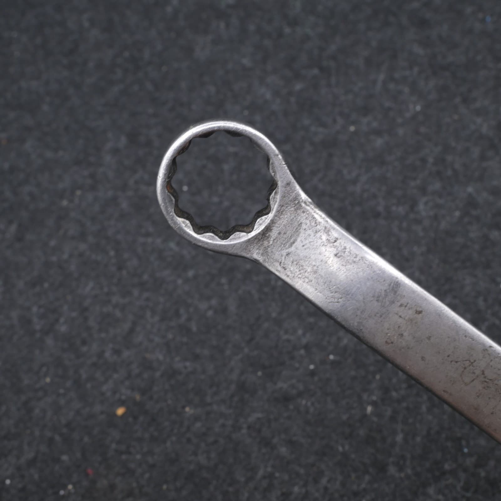 Snap-on 7/8–15/16" 12-Point SAE 10° Offset Industrial Finish Wrench GXB2830 - Thumbnail 4