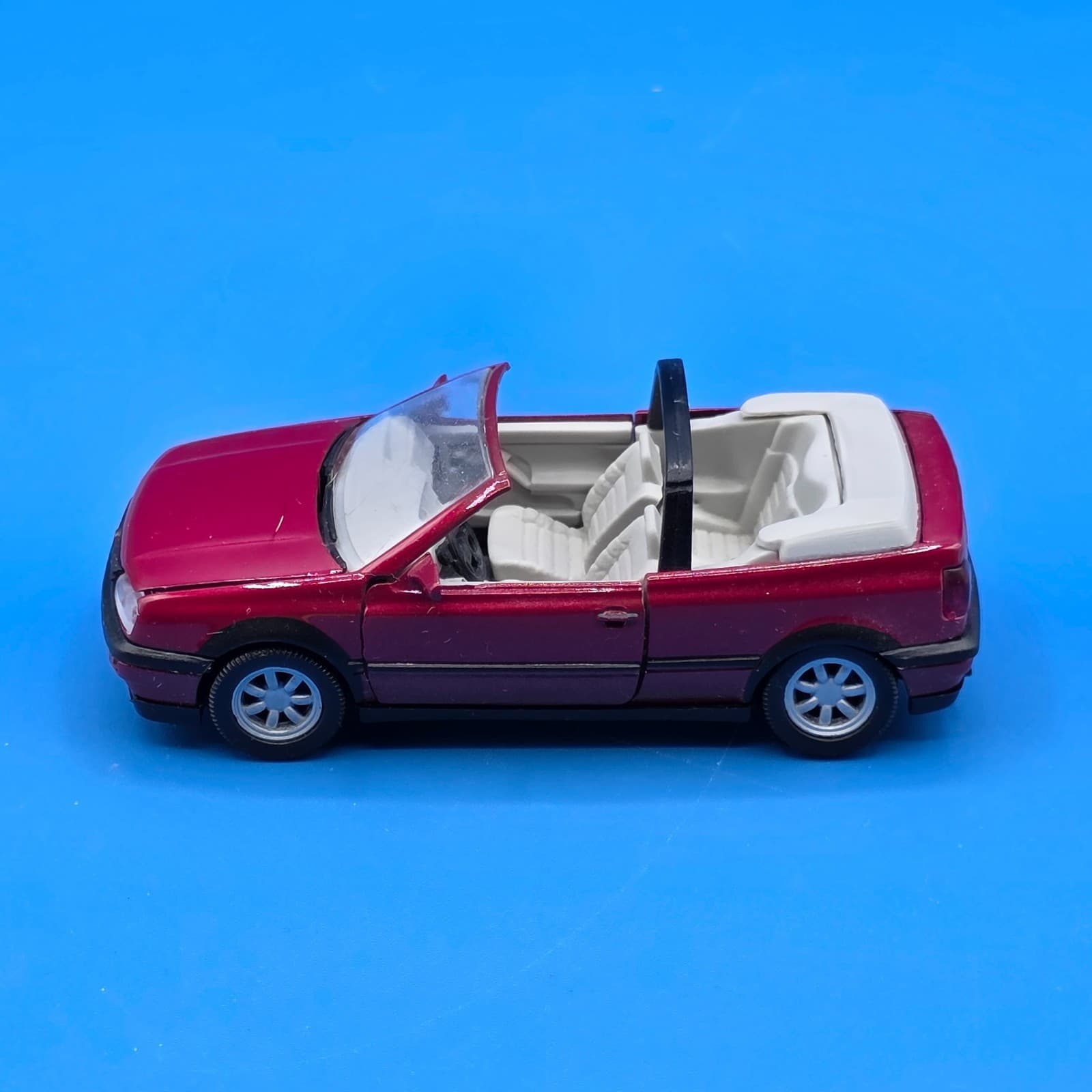 MINICHAMPS 1/43 Generation Golf Volkswagen WV Red Diecast model Germany - Thumbnail 2