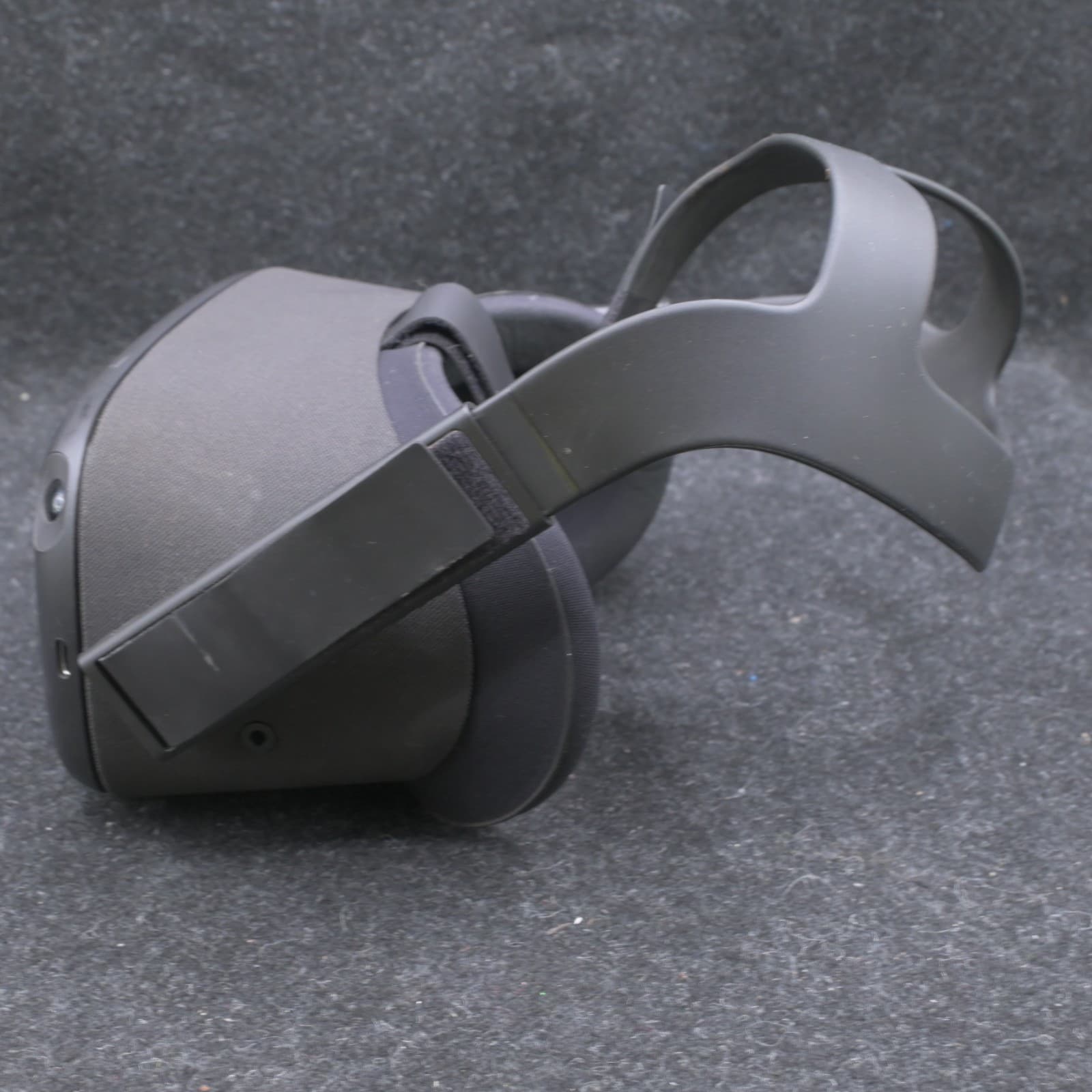 Oculus Meta QUEST 1 64GB Headset Only Tested Works Great - Thumbnail 4