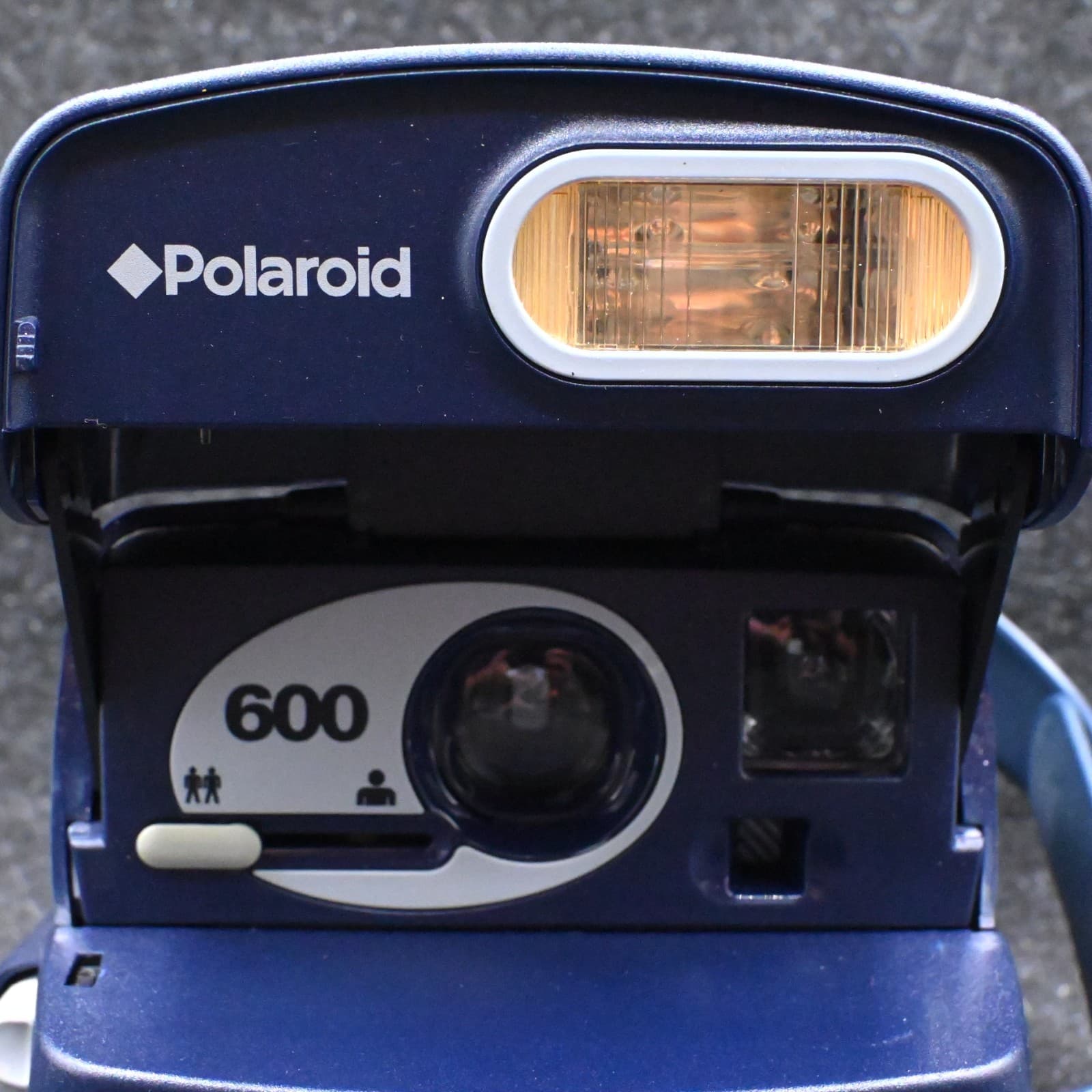 Vintage Polaroid 600 camera Tested and works - Thumbnail 2