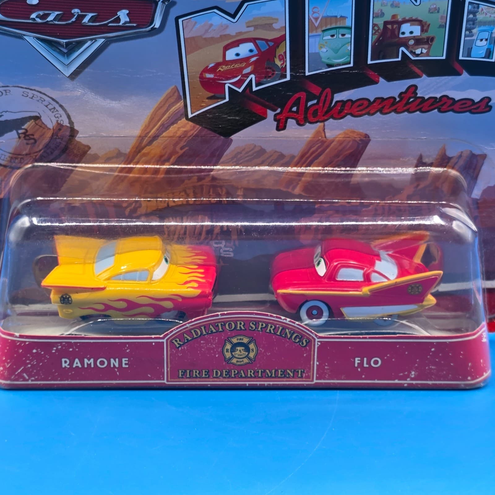 DISNEY PIXAR CARS MINI ADVENTURES RADIATOR SPRINGS FIRE DEPARTMENT RAMONE & FLO - Thumbnail 2
