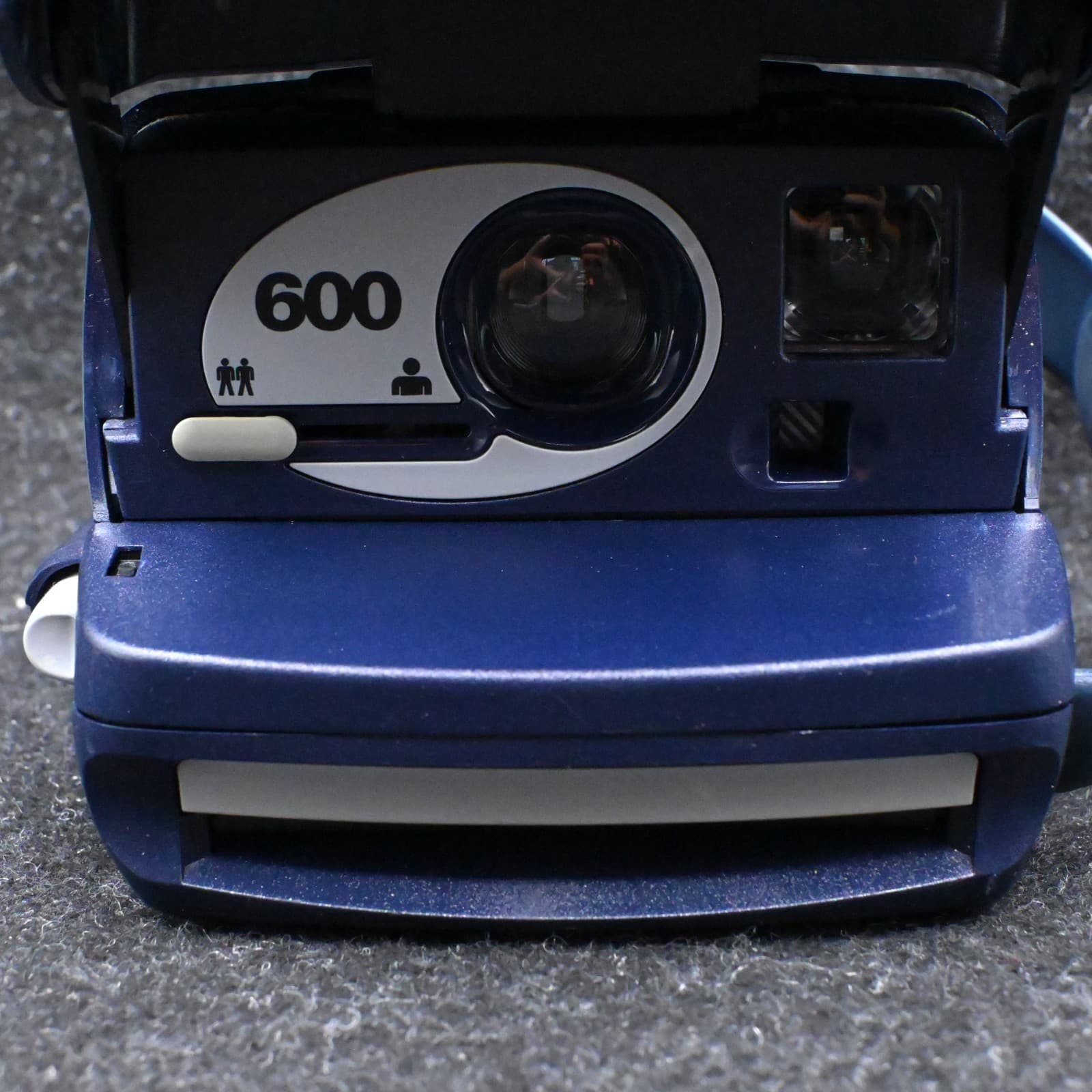 Vintage Polaroid 600 camera Tested and works - Thumbnail 3