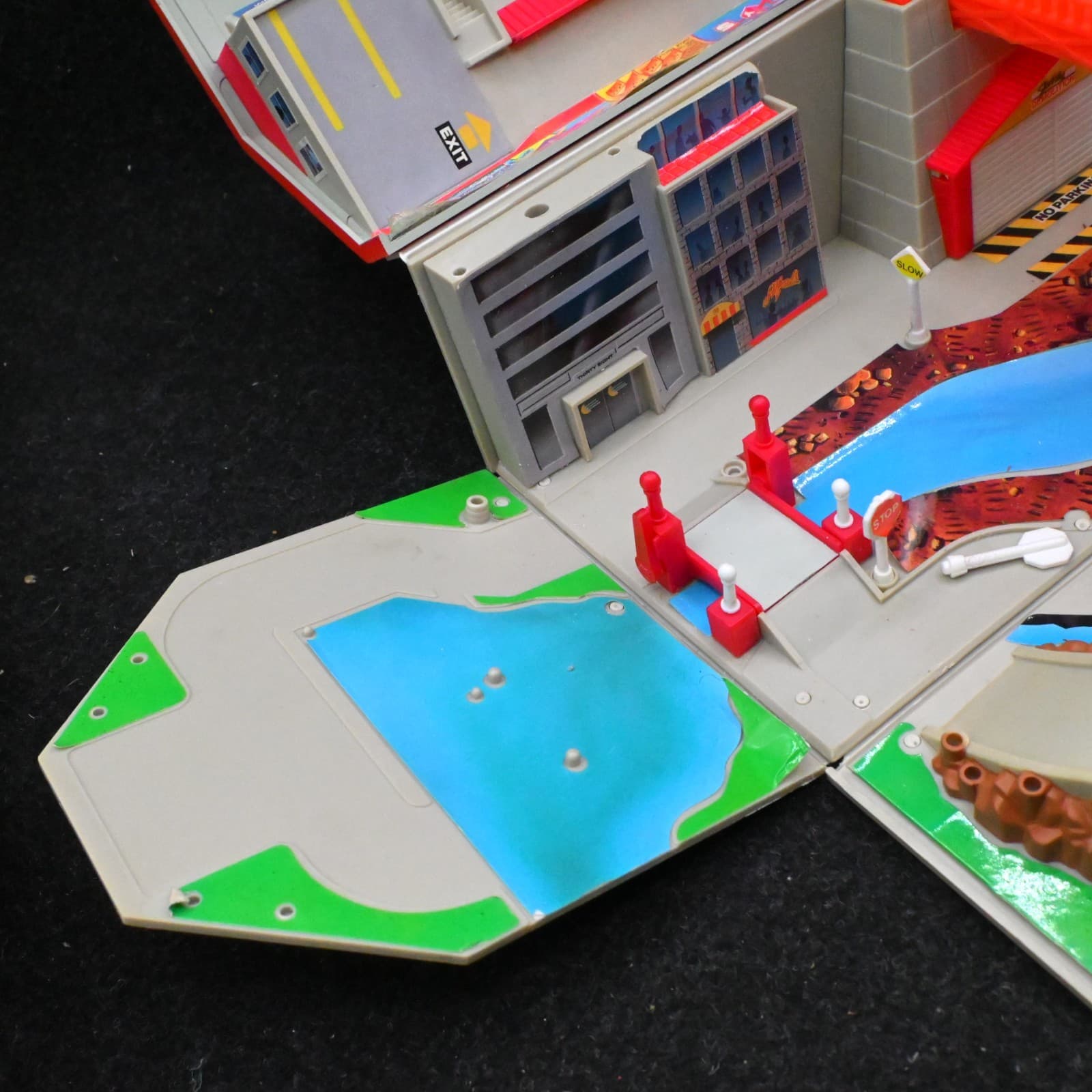 Galoob Micro Machines Super City Toolbox Action Playset 1988 Vintage - Thumbnail 9