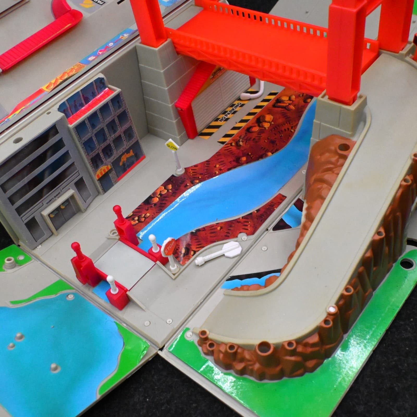 Galoob Micro Machines Super City Toolbox Action Playset 1988 Vintage - Thumbnail 8