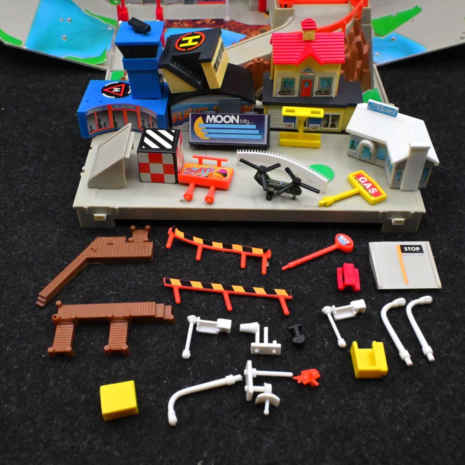 Galoob Micro Machines Super City Toolbox Action Playset 1988 Vintage - Thumbnail 2