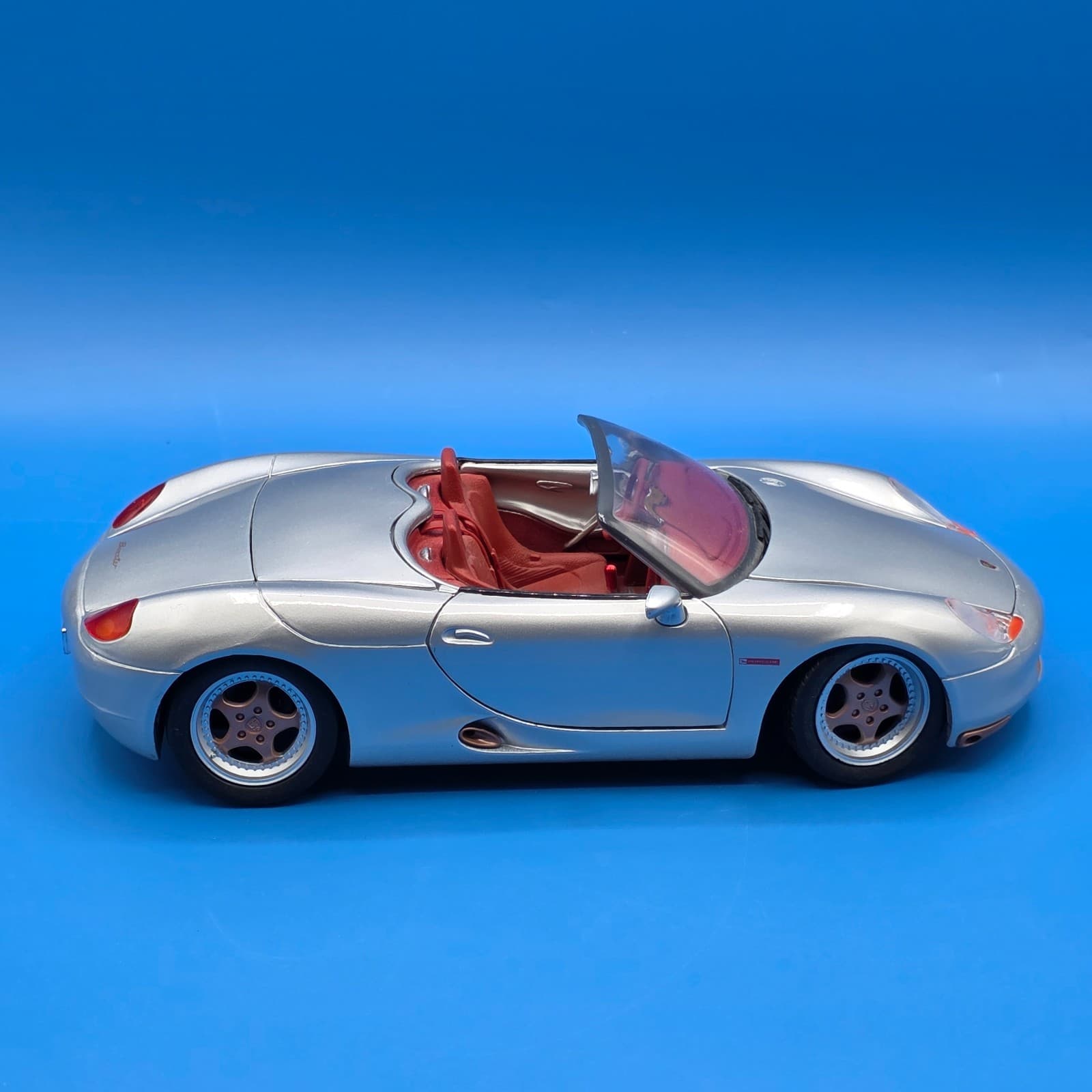 Maisto - Porsche Boxster (Silver/Red) 1:18 - Thumbnail 10