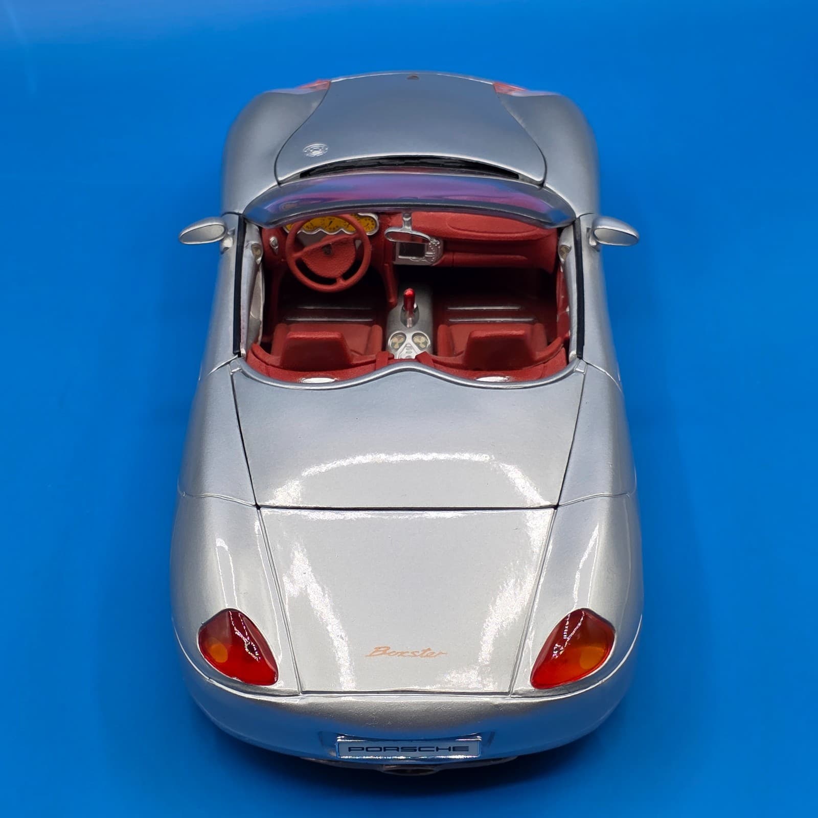 Maisto - Porsche Boxster (Silver/Red) 1:18 - Thumbnail 9