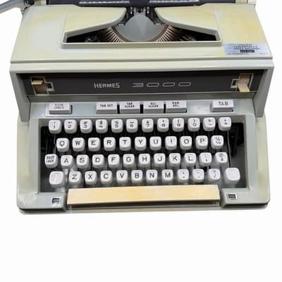Vintage 1970s Hermes 3000 Typewriter w Cover Tested And Working - Thumbnail 3