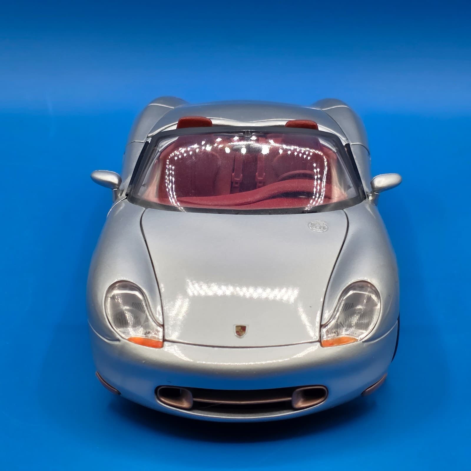 Maisto - Porsche Boxster (Silver/Red) 1:18 - Thumbnail 11