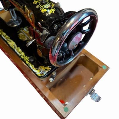 Vintage Singer Sewing Machine RPM-4500 Wood Box Beautiful - Thumbnail 14