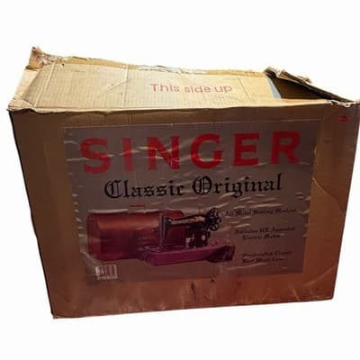 Vintage Singer Sewing Machine RPM-4500 Wood Box Beautiful - Thumbnail 2
